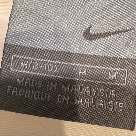 Nike Women’s athletic hooded zip up jacket / windbreaker white sz M - Picture 6 of 14